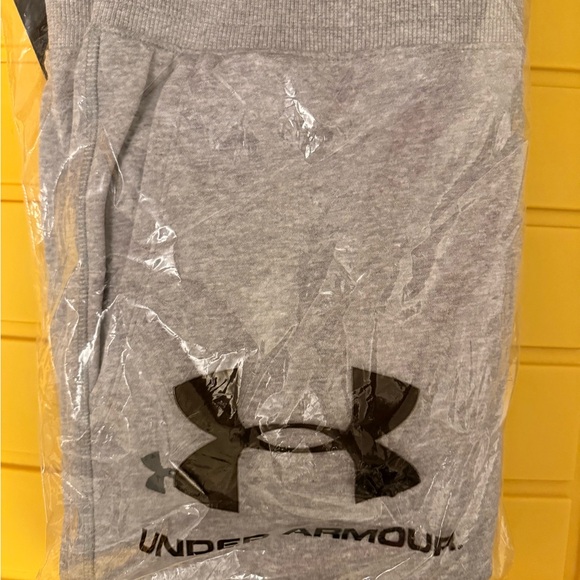 Under Armour Men's Heather Gray Hustle Fleece Joggers - Picture 3 of 4